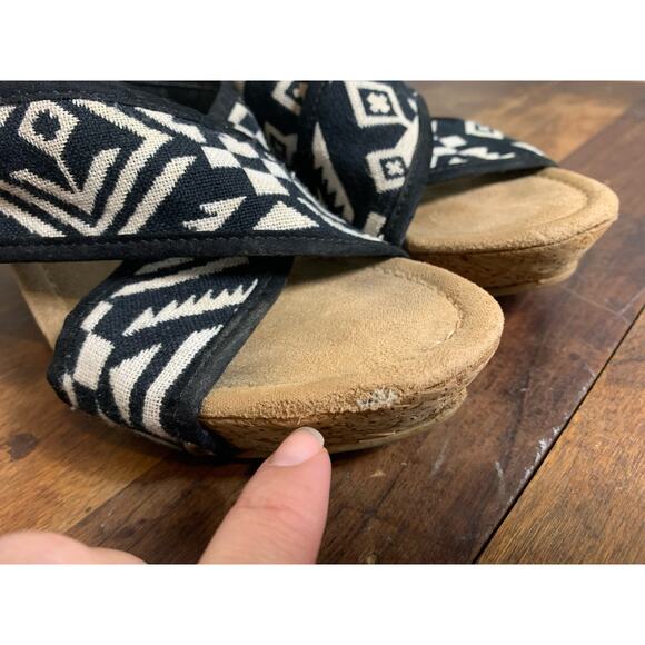 Women’s Minnetonka Black and White Fabric Sandals / Wedges Size 8 Aztec Western - Picture 10 of 11